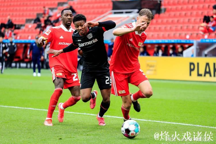 法兰克福对阵沃尔夫斯堡：格策和堂安律领衔首发，埃里亮相
